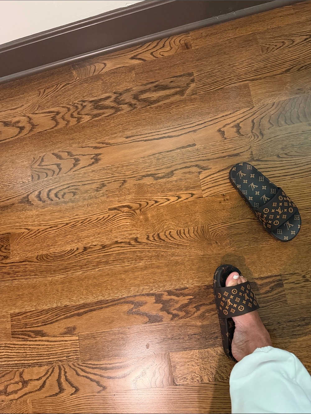 Designer-Inspired Brown Monogram Slide Sandals 8.5 - Picture 3 of 8